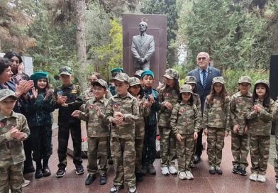 Müstəqilliyin Bərpası Günündə Elçibəyin məzarı ziyrət edildi – Video