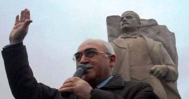 İsa Qəmbər: “Bu uydurmadır” İsa Qəmbər: “Bu uydurmadır”