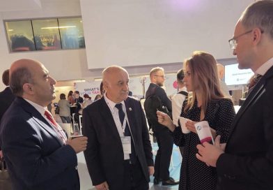 Arif Hacılı Brüsseldəli konqres və keçirdiyi görüşlərdən yazdı Arif Hacılı Brüsseldəli konqres və keçirdiyi görüşlərdən yazdı