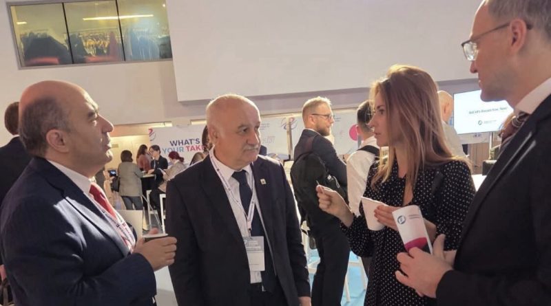 Arif Hacılı Brüsseldəli konqres və keçirdiyi görüşlərdən yazdı Arif Hacılı Brüsseldəli konqres və keçirdiyi görüşlərdən yazdı